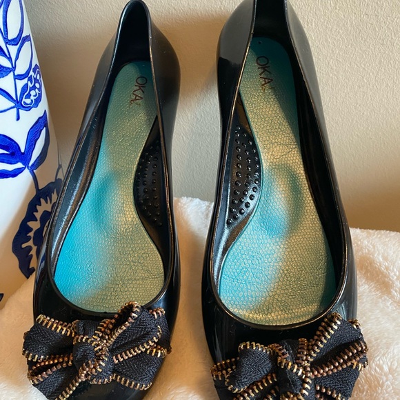 OKA.B Women's Black Ballet Flats with Bow Detail - Picture 4 of 5